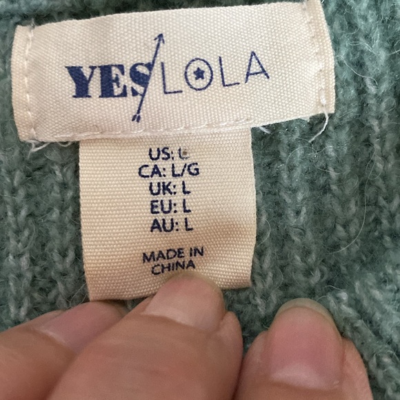 Yes Lola crew neckline ribbed knit sweater, buttons details, boxy! Size Small - Picture 10 of 17